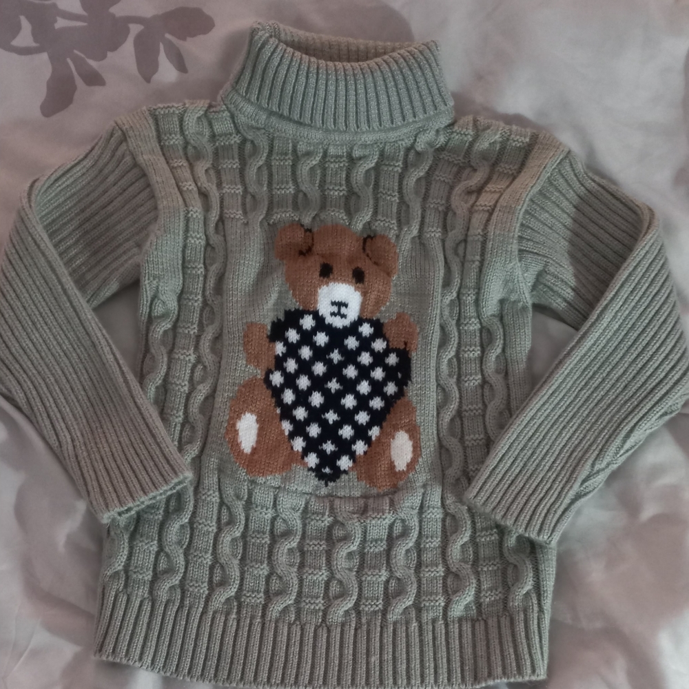 Turtleneck teddy bear heart Sweater 3T unisex